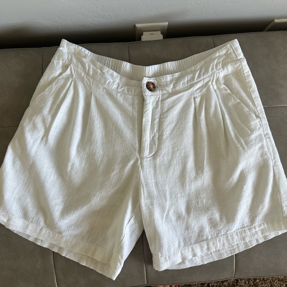 Women's White Linen Shorts